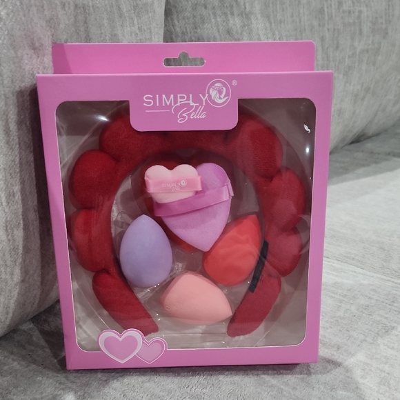 Accessories - NWT Spa Headband, Sponge, And Puff Set